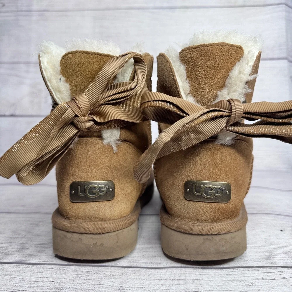 UGG‎ Gita Bow Chestnut Suede Ankle Boots Women 7 Sheepskin Lining 1100223